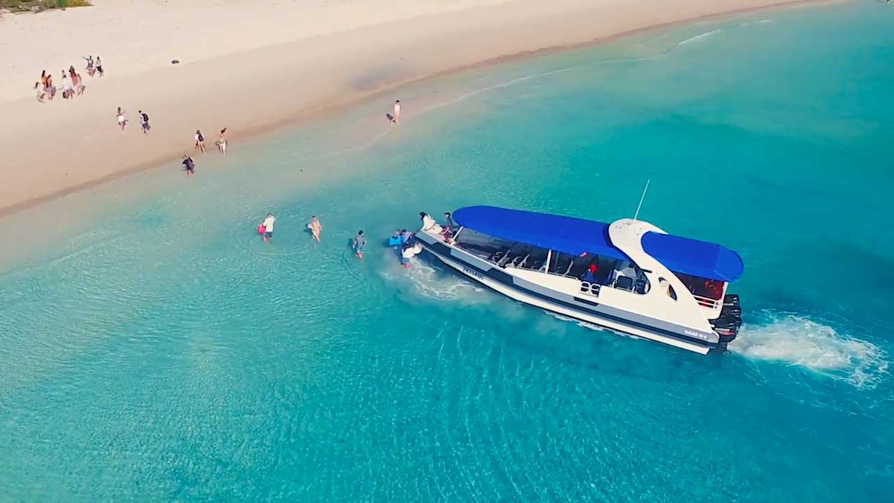ZigZag Whitsundays Snorkel Day Tour From Airlie Beach