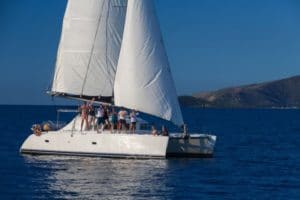 sailing tour on Whitsunday Blue