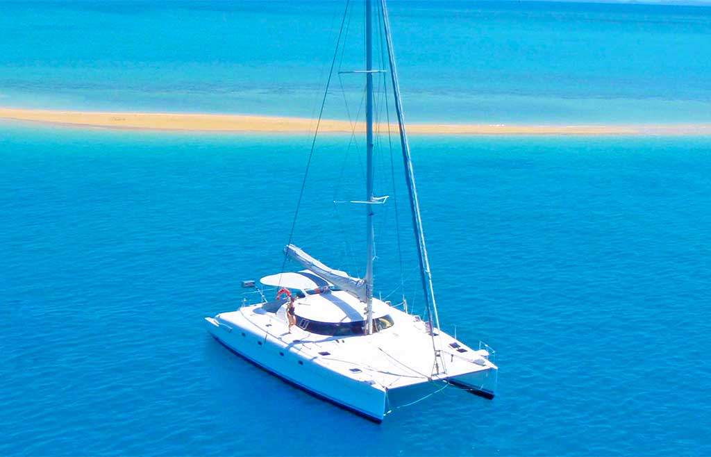 O'Nice Whitsundays anchored at the islands