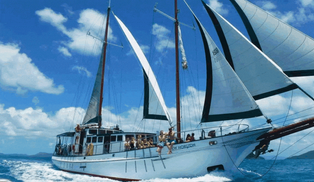 whitsundays tour boat