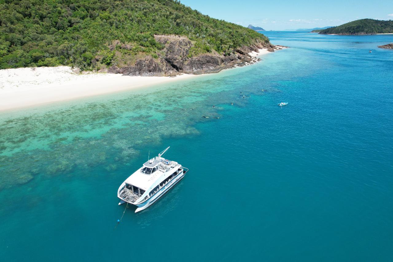 gslWhitsundaysSnorkelling_lg Big Fury Day Tour passing Hill Inlet in the Whitsundays